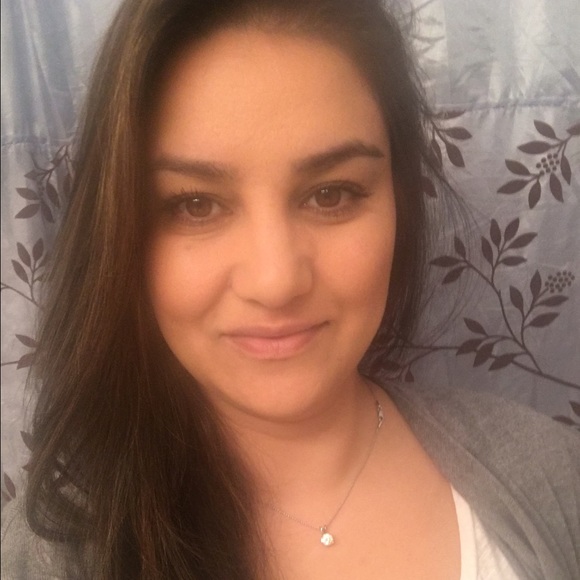 Profile Picture of Nilo Naderi (@nilo7389) on Poshmark