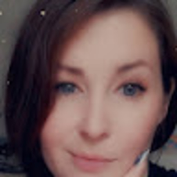 Profile Picture of Kate Kolodzik (@katekolodzik) on Poshmark