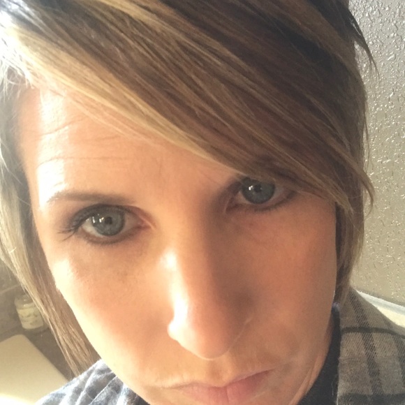 Profile Picture of Jessica Aschinger (@jlvcd) on Poshmark