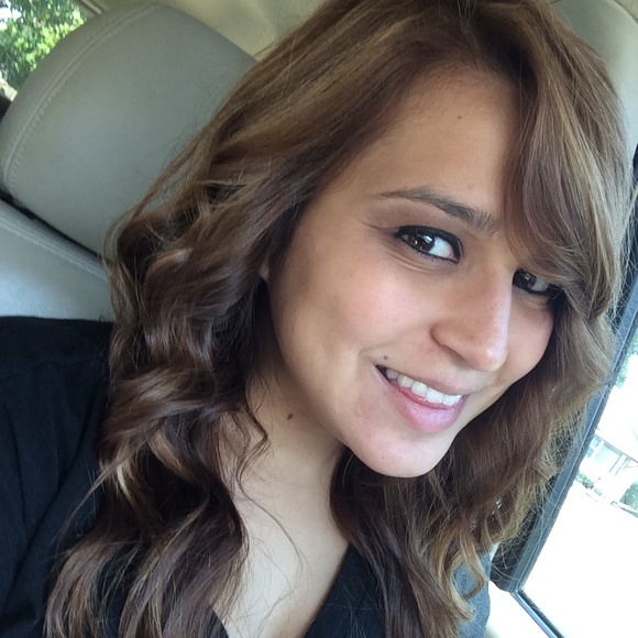 Profile Picture of Ariel Ochoa (@arielo12) on Poshmark