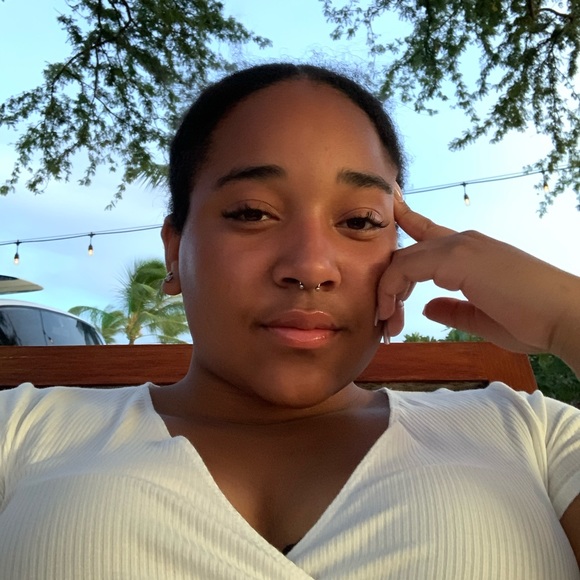 Profile Picture of Maya Woods (@mayamwoods) on Poshmark