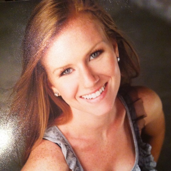 Danielle Fanelli - Poshmark Profile Picture of Danielle Fanelli (@fanell_lynn) on Poshmark