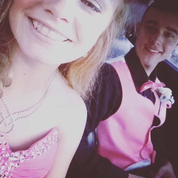 Profile Picture of Ashlen Suttles (@ashlen_nicolee) on Poshmark