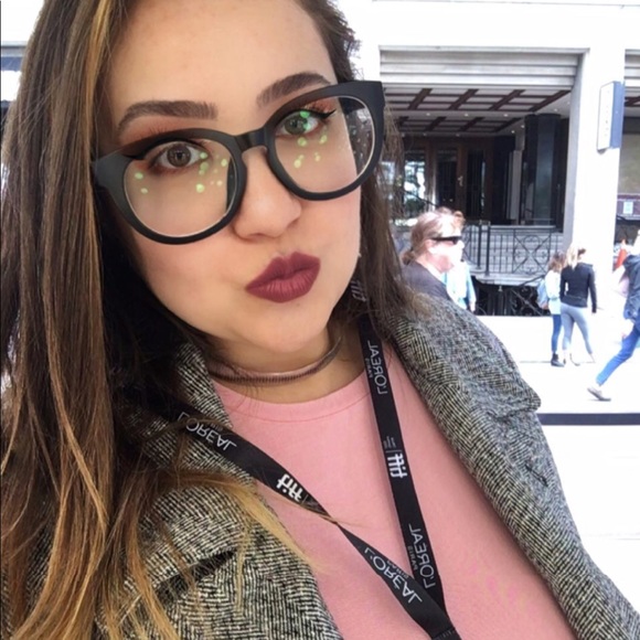 Profile Picture of Vivian Azevedo da silva (@viviansilva89) on Poshmark
