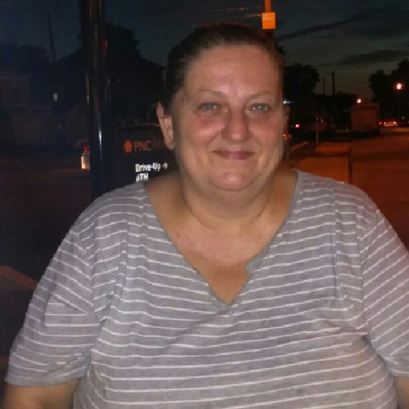 Profile Picture of Sandra Phillips (@gillettec) on Poshmark