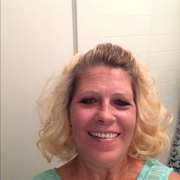 Profile Picture of Keisha Aaron (@keisha_aaron) on Poshmark