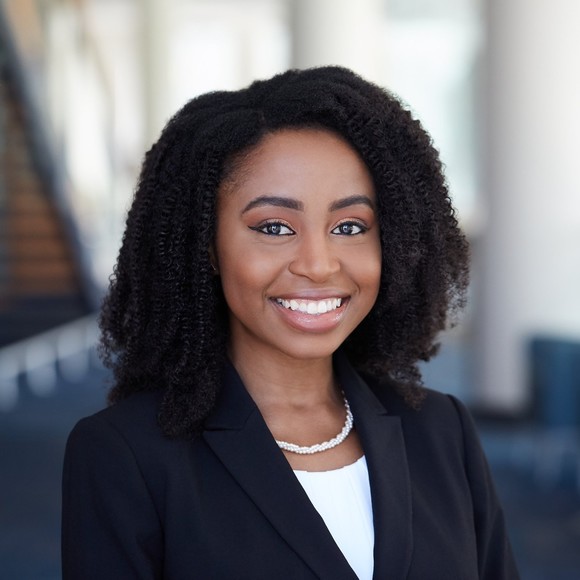 Profile Picture of Cassie Hobbs (@cassielh15) on Poshmark