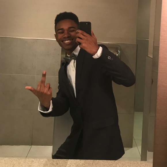 Kendall Hughes-griggs - Poshmark Profile Picture of Kendall Hughes-griggs (@kendizzle___) on Poshmark