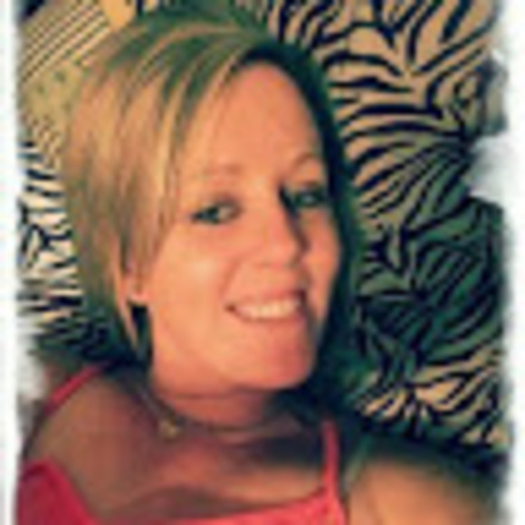 Profile Picture of Rebecca Hansen (@rebeccahansen72) on Poshmark