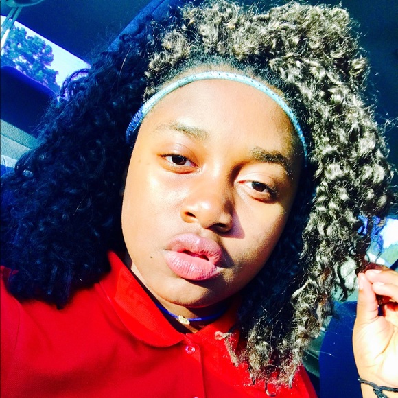 Profile Picture of Nicole Roberts (@uniquestyle321) on Poshmark