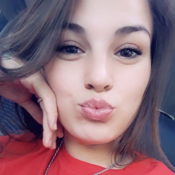 Profile Picture of Devyn Perez (@daperezz) on Poshmark
