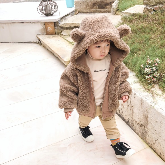 Profile Picture of Yun Li (@seventyone71) on Poshmark