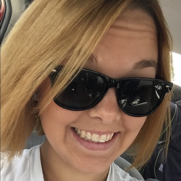 Profile Picture of Chelsi Blahnik (@lilc0811) on Poshmark