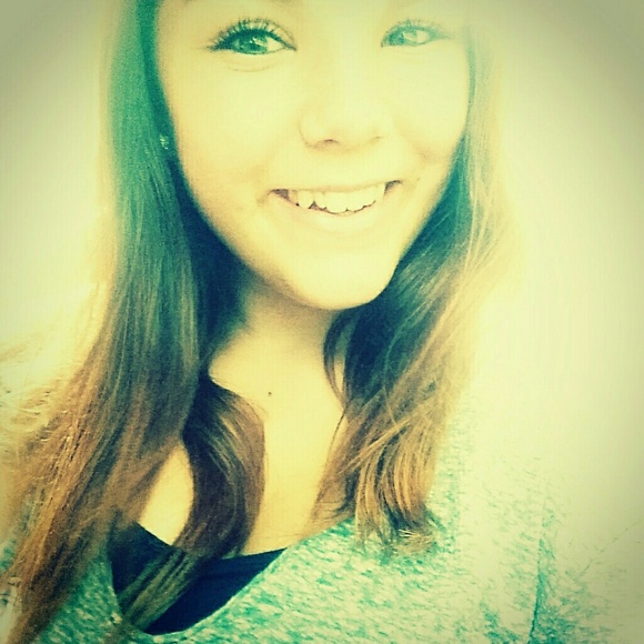 Profile Picture of Kennedy Evans (@kennedy_evans) on Poshmark