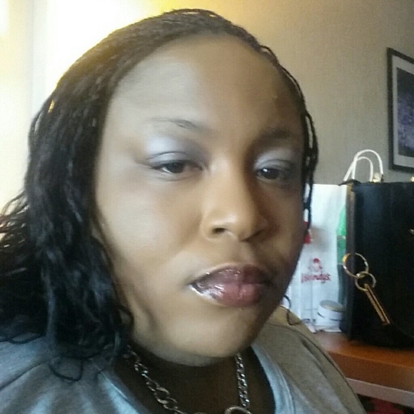 Profile Picture of Tracie Robinson (@4t1m) on Poshmark