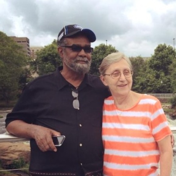 Profile Picture of Sharon Lowe (@lowelady47) on Poshmark