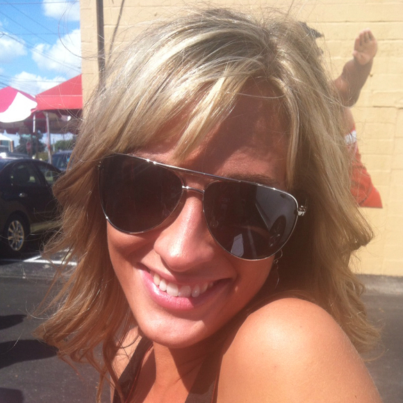 Profile Picture of Taylor Vannostrand (@tay803) on Poshmark
