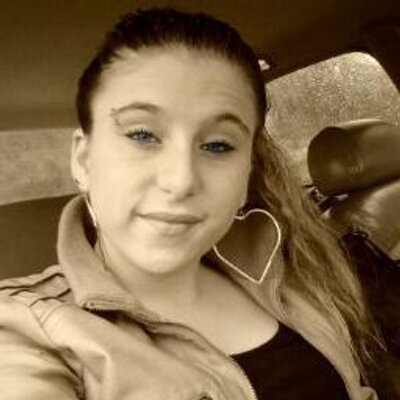 Profile Picture of Corie (@CorieLindsey) on Twitter