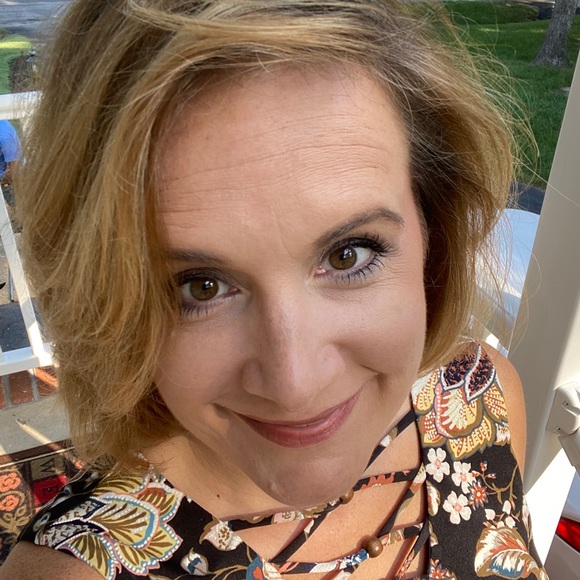Profile Picture of Rebecca Mcdaniel (@macpack02) on Poshmark