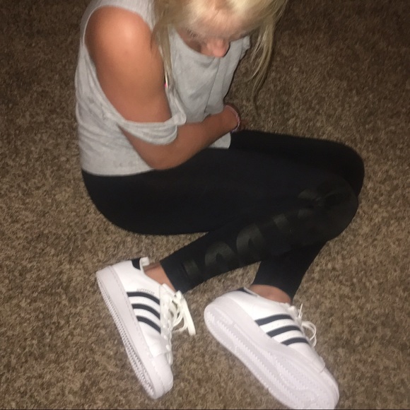 Profile Picture of Alex Goode (@alexandragoode) on Poshmark