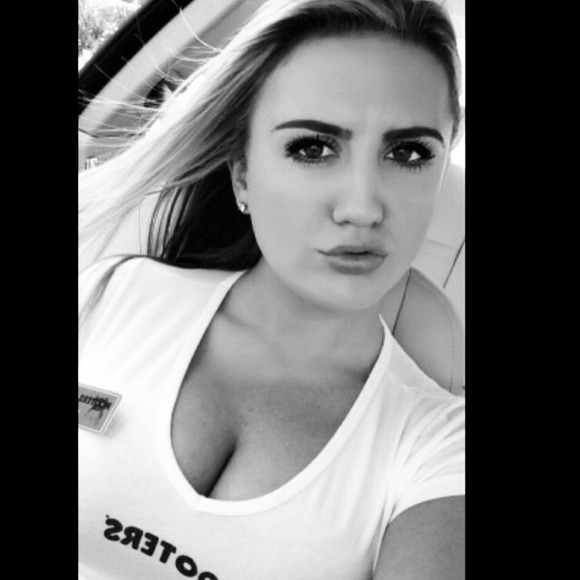 Profile Picture of Taylor Sammet (@t_sammet) on Poshmark