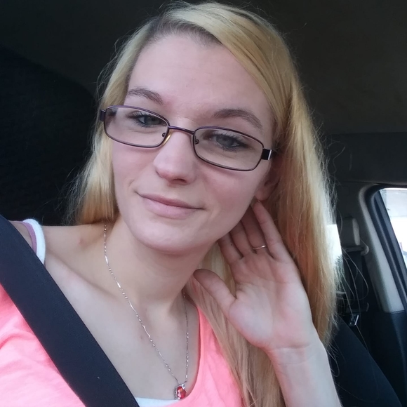 Profile Picture of Nikki Byce (@fannypackgurl69) on Poshmark