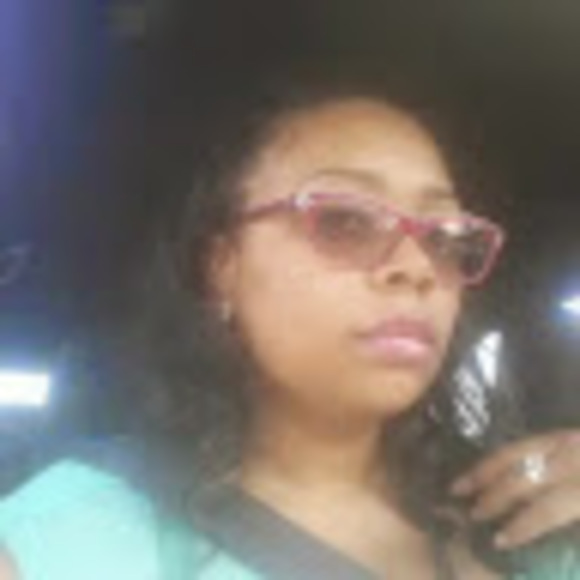 Profile Picture of Johannah Mobley (@johannahmobley) on Poshmark