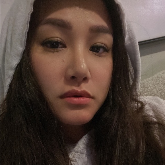 Profile Picture of Soomee Kim (@soosoolee) on Poshmark