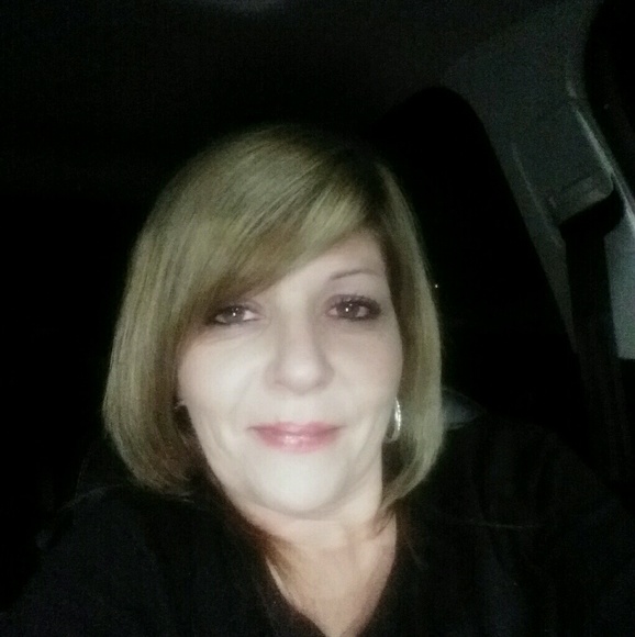 Profile Picture of Kristi Kristim40 (@kristim40) on Poshmark