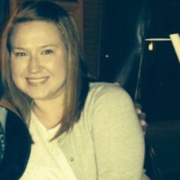 Profile Picture of Kate Thomas (@katethomas121) on Poshmark