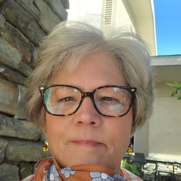 Nanci Parker - Poshmark Profile Picture of Nanci Parker (@nanci_parker) on Poshmark