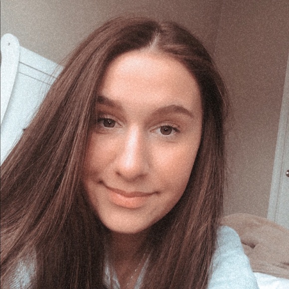 Profile Picture of Haley Lampkins (@haleylampkins) on Poshmark