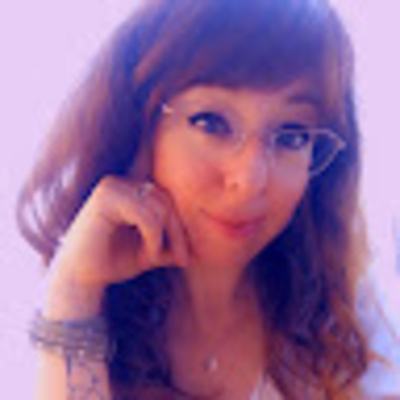 Profile Picture of Amy Weismann (@amyweismann) on Poshmark