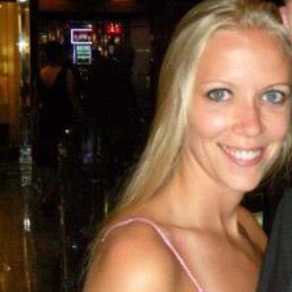 Profile Picture of Corrie S (@corriella) on Poshmark