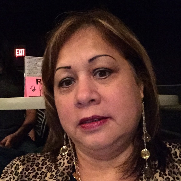 Profile Picture of Lillie c Aldape (@ladaper11) on Poshmark