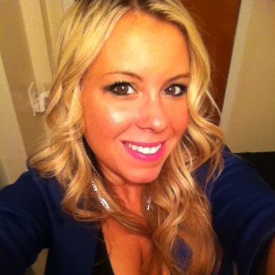 Profile Picture of Elizabeth Pfeifer (@chicitychick21) on Twitter