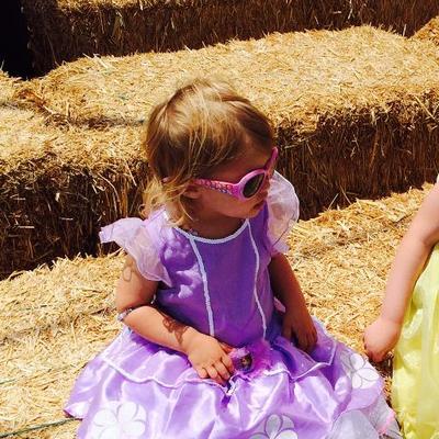 Profile Picture of Phoebe Ray Joy (@phoeberayjoy) on Twitter