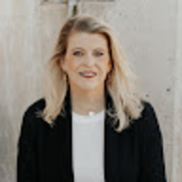Profile Picture of Jennifer Krieg (@jennifer_krieg) on Poshmark