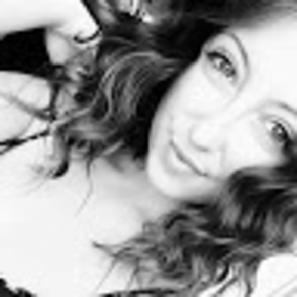 Profile Picture of Tonisha Macburnie (@tmacburnie) on Poshmark