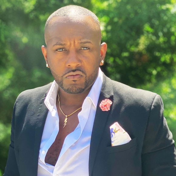 Profile Picture of Ryan Victor (@mrwiz_) on Poshmark