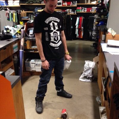 Profile Picture of Devan Stewart (@BigBowlofStew) on Twitter