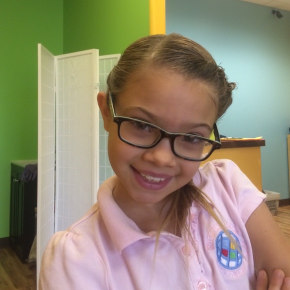 Profile Picture of Brie Debarbieri (@pompomloves) on Poshmark