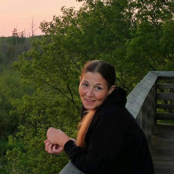 Profile Picture of Rebecca Ballard-schjoth (@beansandmia) on Poshmark
