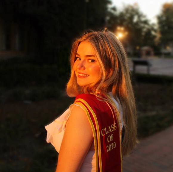 Profile Picture of Lizzy Friedman (@lizzfrie) on Poshmark