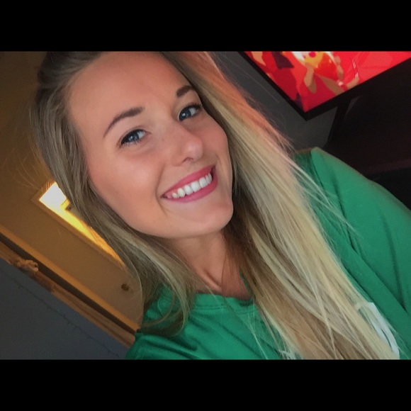 Profile Picture of Sabrina Branstiter (@sbranstiter) on Poshmark