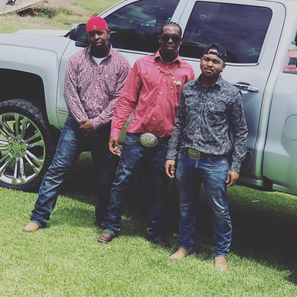 Bryan Drawsand - Poshmark Profile Picture of Bryan Drawsand (@fuzzy_bryan) on Poshmark