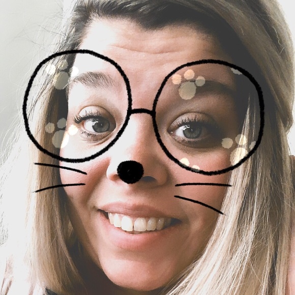 Profile Picture of Micci Burk (@miccisue123) on Poshmark