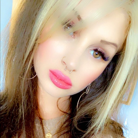 Profile Picture of Renae Balsz (@renaebalsz) on Poshmark