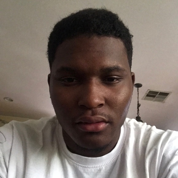 Profile Picture of Dellane Bryant (@dellaneb) on Poshmark