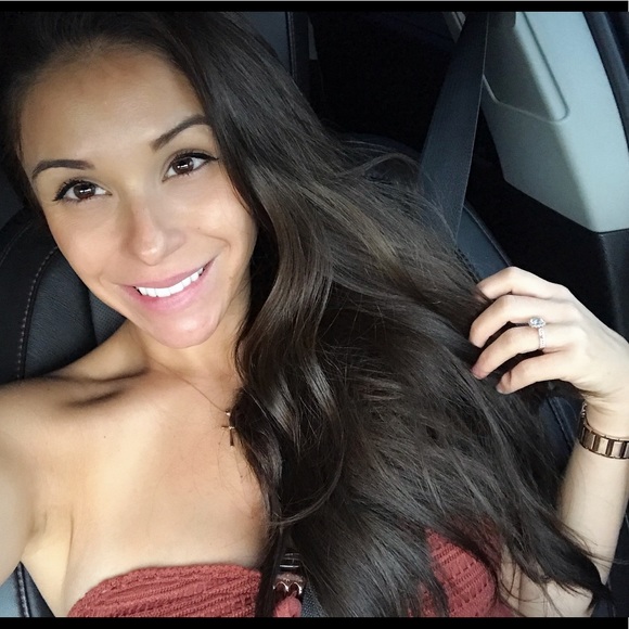 Lauren Semchenko - Poshmark Profile Picture of Lauren Semchenko (@laurensemchenko) on Poshmark